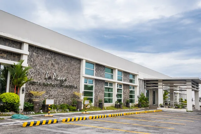 La Piazza Hotel and Convention Center