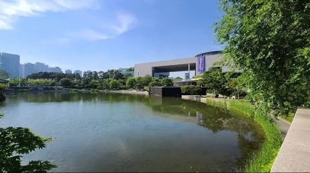 Shanghai Mingde College