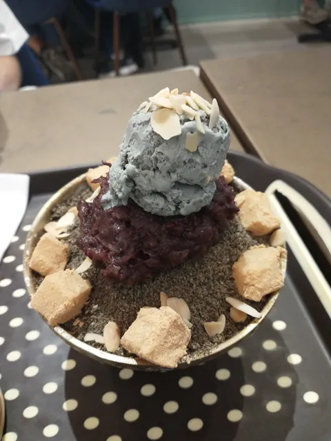 Snowday Bingsu & Dessert Cafe