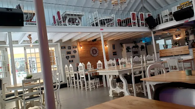 Mezza Restaurant & Wine Bar