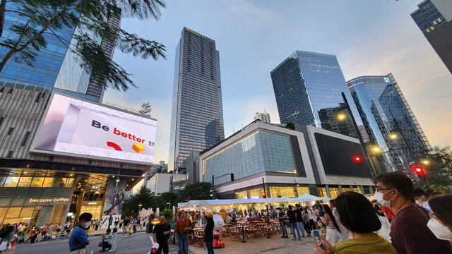 One Bonifacio High Street by Ayala Malls