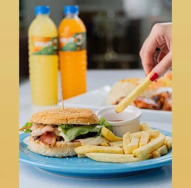 Casa Yirsa Restaurant y Buffet, Plaza Olímpica