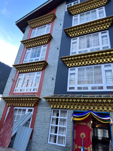 Summit Gangchen, Lachen