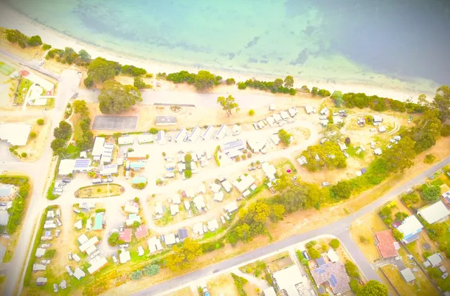 Snug Beach Cabin & Caravan Tourist Park