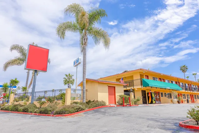 Hotel Avenida - Oceanside Camp Pendleton