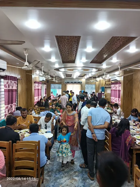 Poushee Hotel & Restaurant