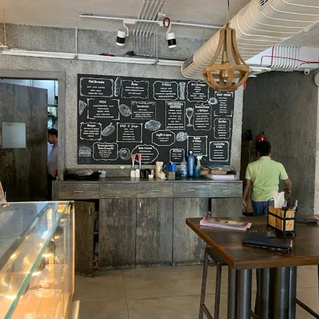 Palate Tips Restaurant & Bar