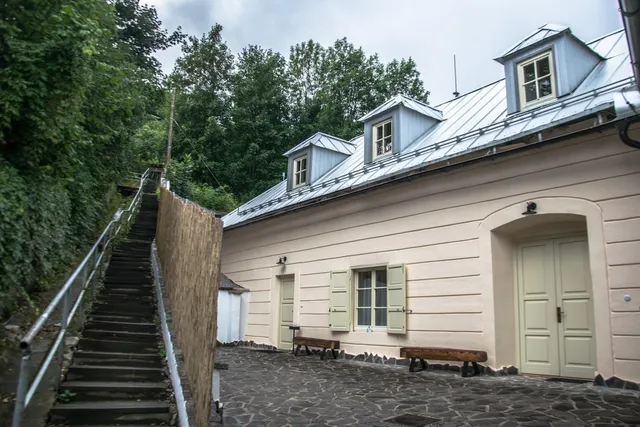 Apartmány pod schodami