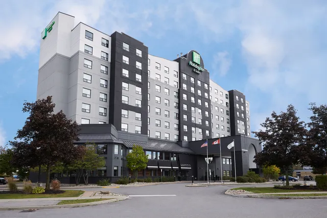 Holiday Inn & Suites Ottawa Kanata by IHG