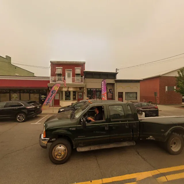 Rose's Cuttin Up On Main St