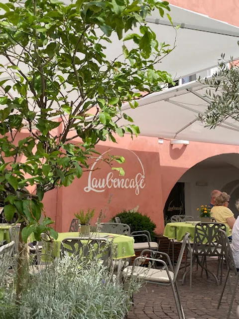 Laubencafé - Café, Eisdiele & Weinbar / Caffé, Gelateria & wine-bar