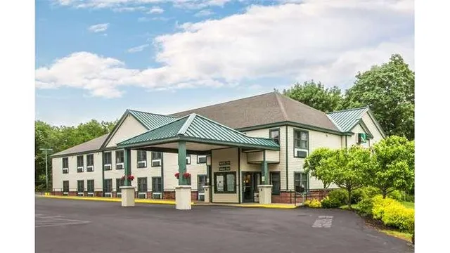 Econo Lodge Glens Falls / Lake George