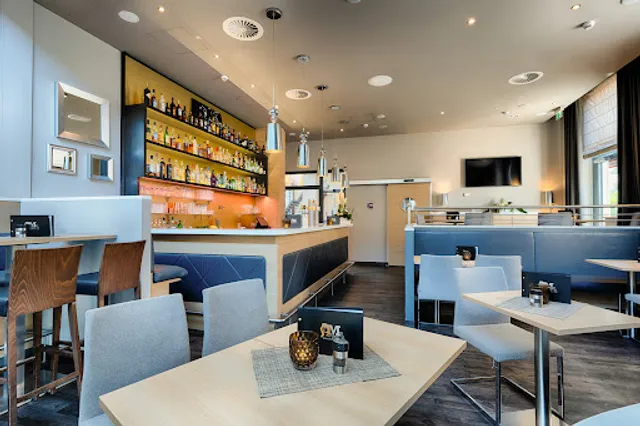 Melli's Bistro & Bar