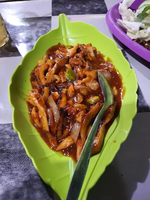 RUMAH MAKAN CEMORO SEWU