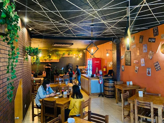 Quedas Bien Sushi & Wings