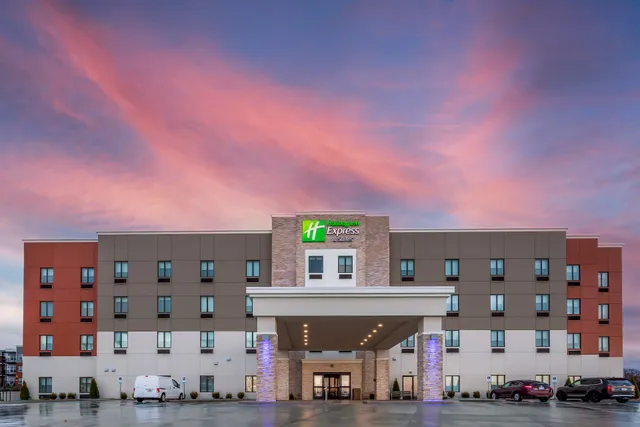 Holiday Inn Express & Suites Columbus - Worthington by IHG