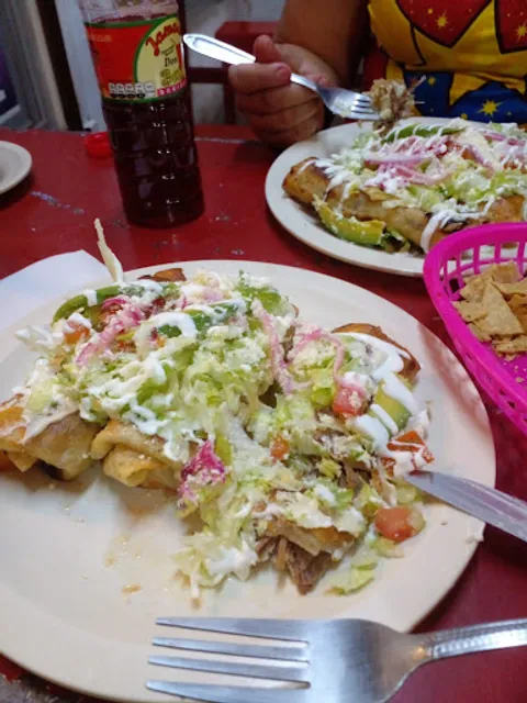 Cenaduria Chicas de Humo