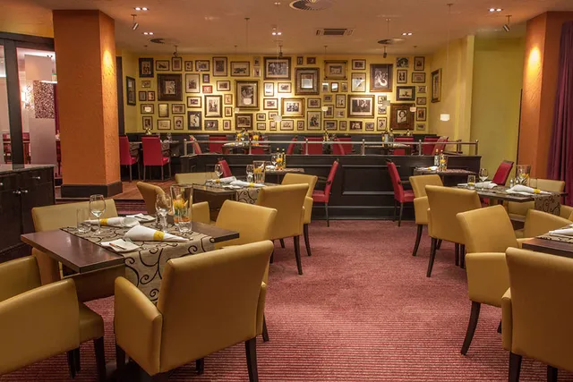 Julian's Bar & Restaurant