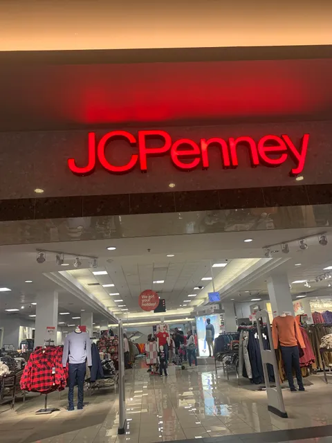 Apple The Mall at Bay Plaza