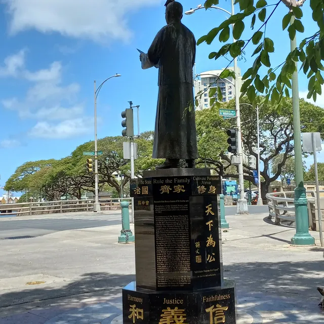 Statue of Sun Yat-sen