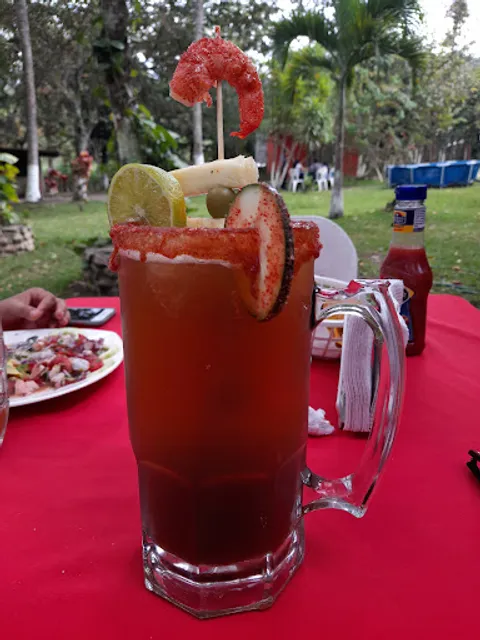 "Restaurante familiar" Asadero y marisquería los dos compadres.