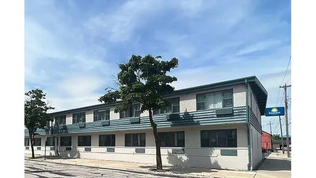 Days Inn by Wyndham Manitowoc