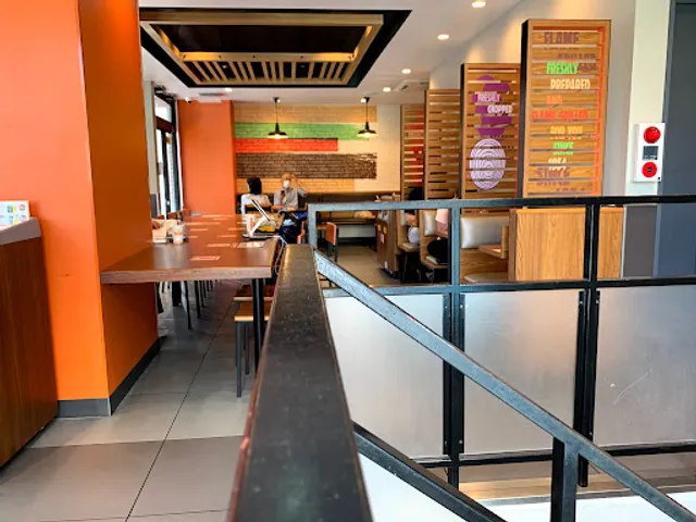 Burger King - Ayase Station