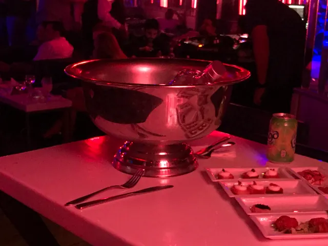 Le Music Hall (Flambeau d'Or)