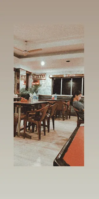 Sr's Cafe-De Woodlands