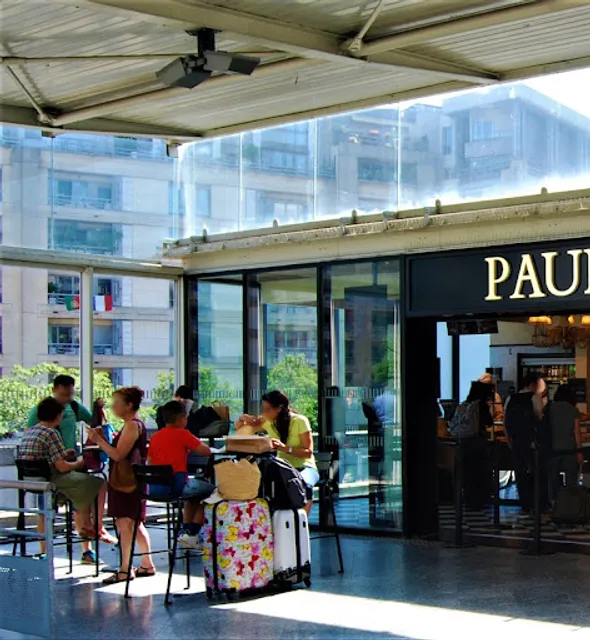 PAUL Gare De Lyon Hall 2