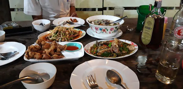 Fueng Fah Pla Maenam Restaurant