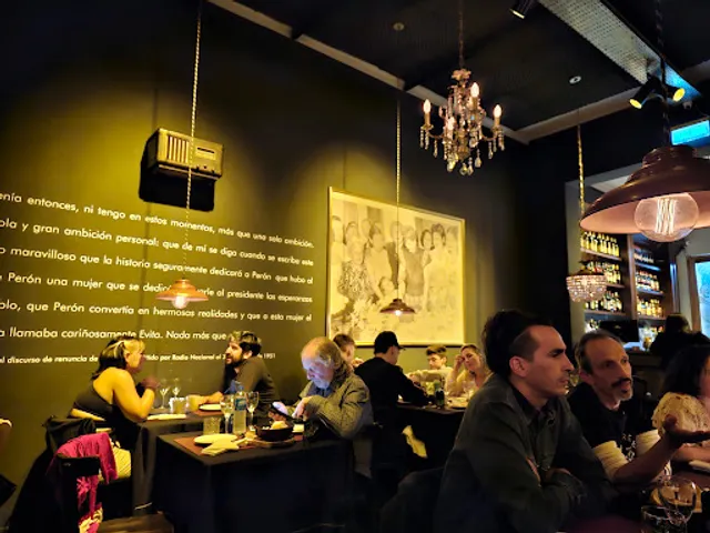 La Capitana - Bodegón y Vermutería