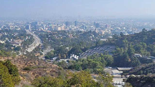Mulholland Scenic Overlook - Hollywood Sign