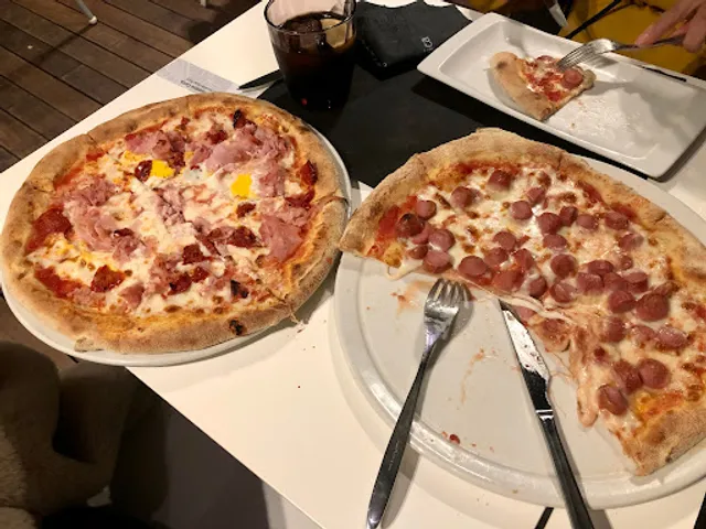 Pizzería Típica