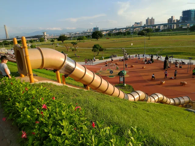 Erchong Floodway Riverside Park