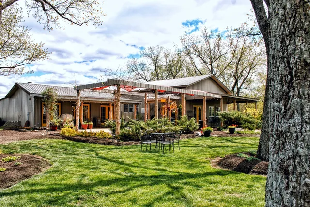 Nighthawk Vineyard & Winery