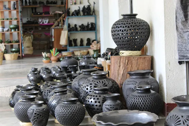 Barro Negro Restaurant & Gallery