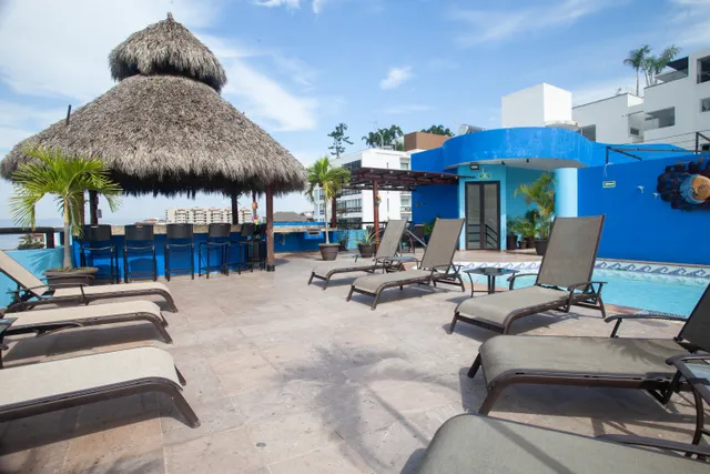 Hotel Andales on the Bay Suites