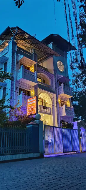 BEACH ROAD BUNGALOW HOSTEL , B&B