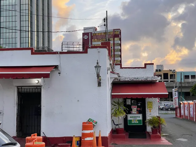 La Cueva del Chicken Inn