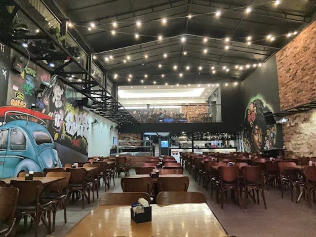 It's Surreal Bar Savassi