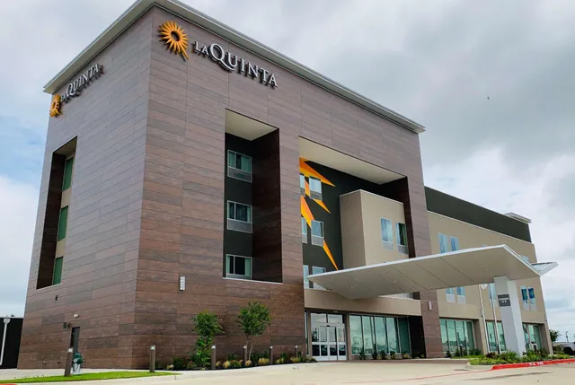La Quinta Inn and Suites by Wyndham-Red Oak TX IH-35E