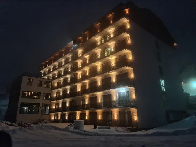 President Kop, Cajetinska cesma bb