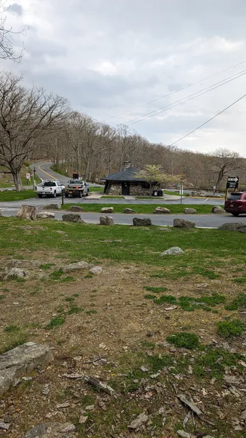 Seven Lake Dr-Lake Tiorati Picnic Area