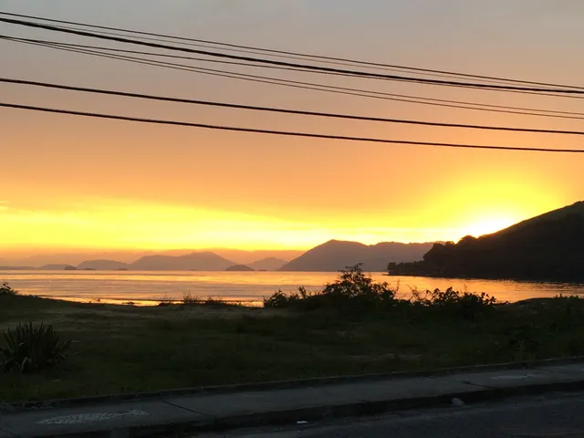 Adialas Angra Frente Para O Mar!