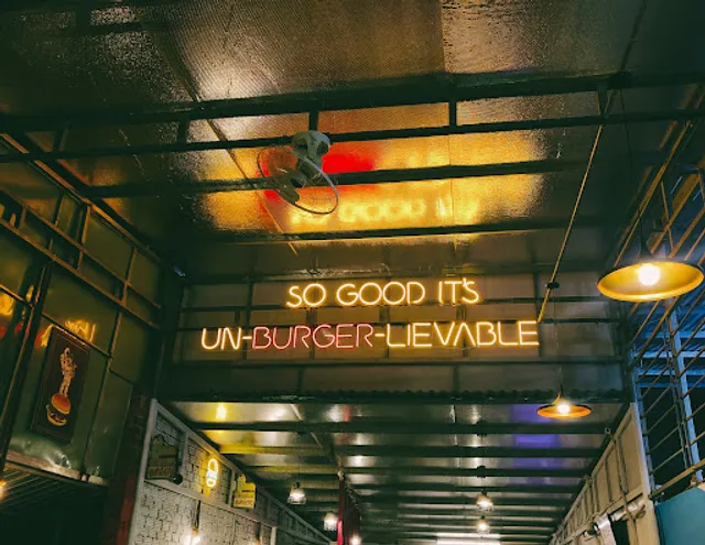 Fly Burgers-An American Kitchen