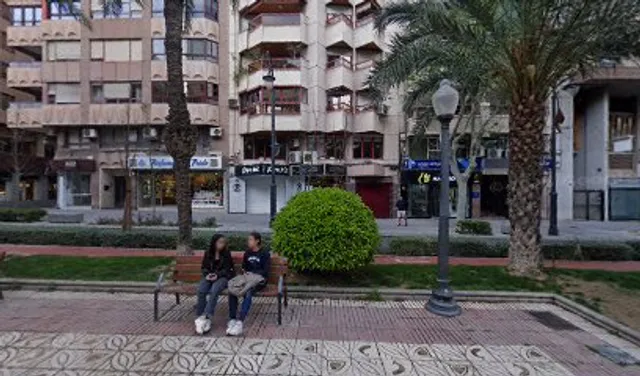 Av. del Dr. Gadea, 16