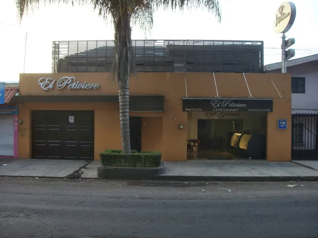 Pasteleria y Cafe Petiviere