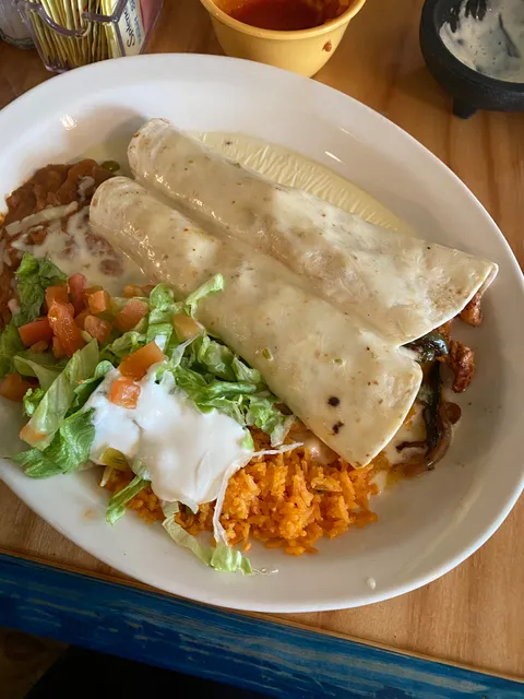 Los Compadres Mexican Grill