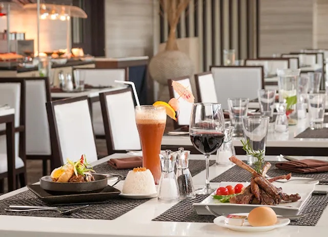 Misto at Seda Abreeza